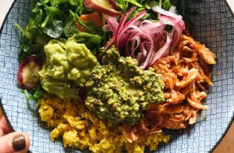 Crockpot Chicken Bowls with Yellow Rice and Cilant...