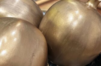 How To Update Old Christmas Decor With Easy DIY Up...